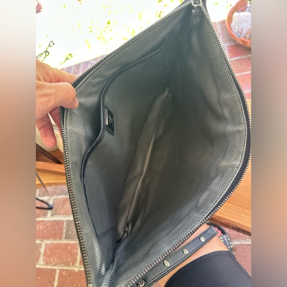 MCM BLACK LEATHER WITH WRISTLET MACBOOK POUCH/BAG 🌟AUTHENTIC 🌟 - Picture 7 of 13